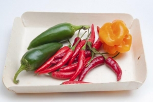 Hoe warm is 'n Serrano-peper in vergelyking met 'n Jalapeno?