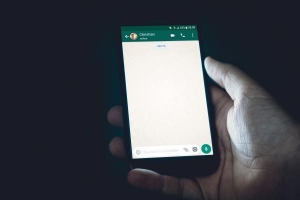 Hoe om te weet hoeveel megagrepe WhatsApp gebruik