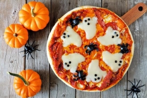 Hoe om 'n Halloween-spookpizza te maak