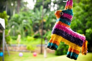 Hoe om 'n Piñata met ballonne te maak