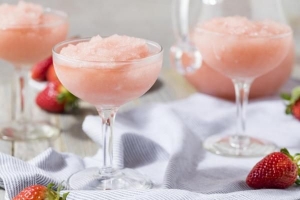 Hoe om 'n Strawberry Slushy by die huis te maak