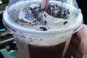 Hoe om Mcdonalds Oreo Frappé by die huis te maak