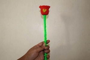 Hoe om Plasticine-handwerk te maak: Maklike Rose