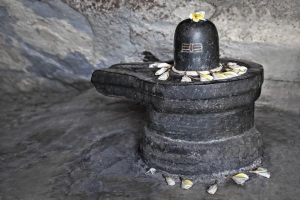 Hoe om Shiva Lingam tuis te aanbid