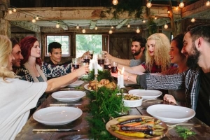 Wat om saam te bring na Friendsgiving - Wenke vir gashere en gaste